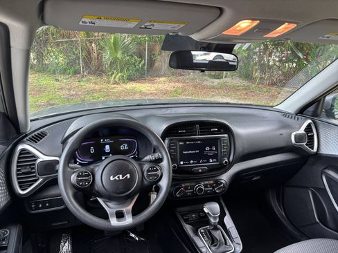 Used 2025 Kia Soul LX w/ LX Technology Package FWD image 31