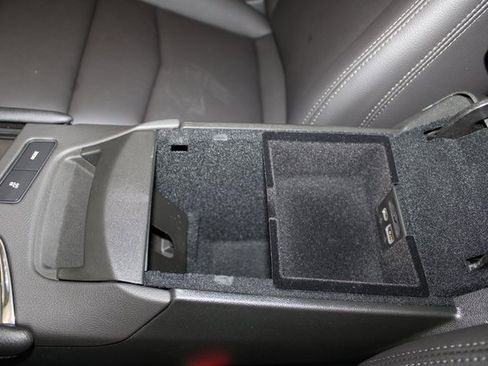 New 2025 Cadillac XT5 Luxury image 17