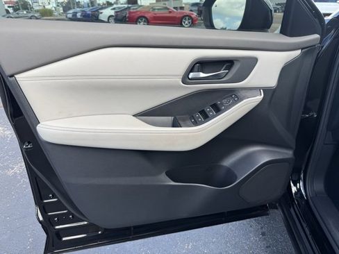 Used 2024 Nissan Rogue SL image 17