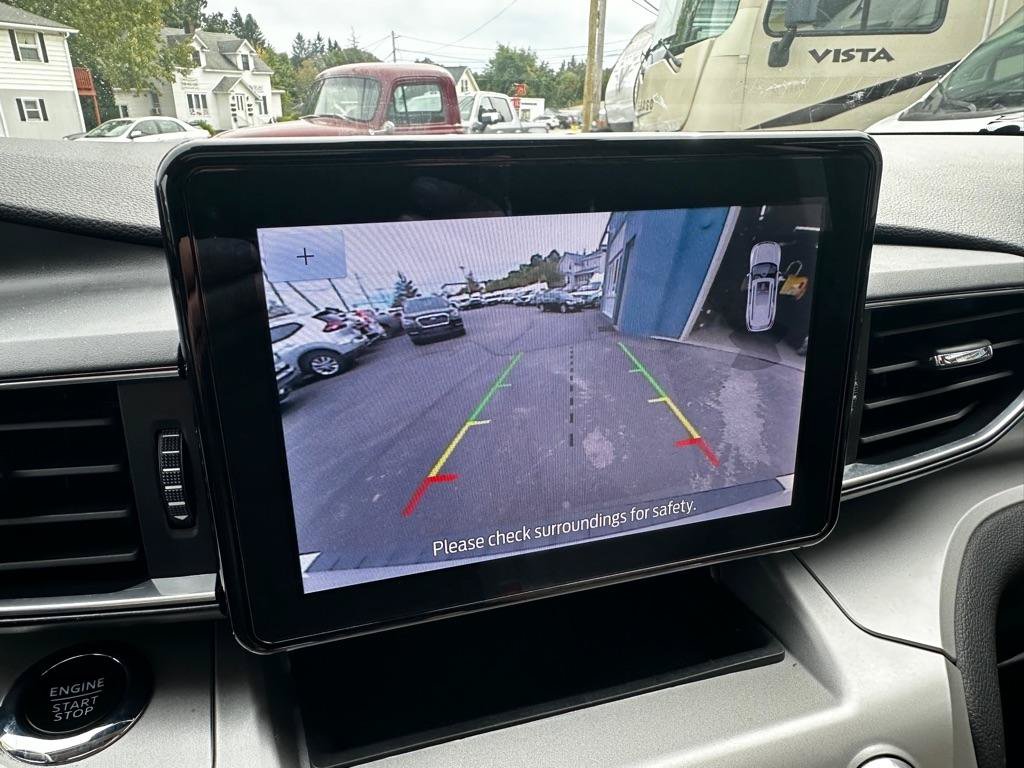 Used 2022 Ford Explorer XLT w/ Equipment Group 202A AWD/4WD image 13