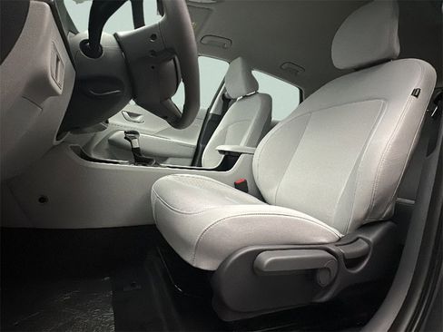 New 2026 Hyundai Kona SE image 9