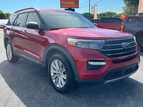 Used 2020 Ford Explorer XLT w/ Equipment Group 202A AWD/4WD image 2