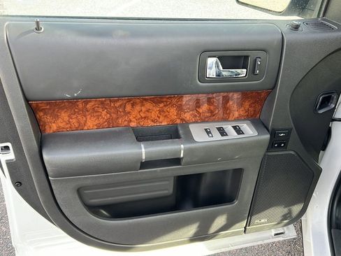 Used 2011 Ford Flex Limited w/ Rapid Spec Order Code image 18