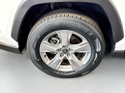 Used 2022 Toyota RAV4 XLE FWD image 38