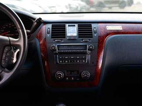 Used 2006 Cadillac DTS Limousine image 40