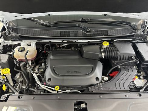 Used 2024 Chrysler Pacifica Touring-L FWD image 35