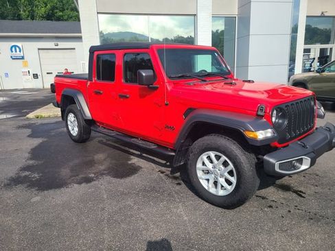 Used 2023 Jeep Gladiator Sport AWD/4WD image 7