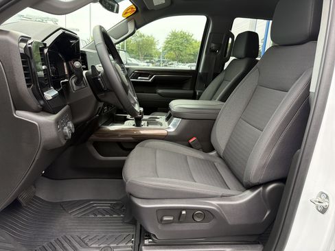 Used 2025 Chevrolet Silverado 1500 RST AWD/4WD image 15