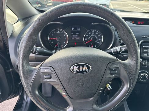 Used 2017 Kia Forte LX image 22