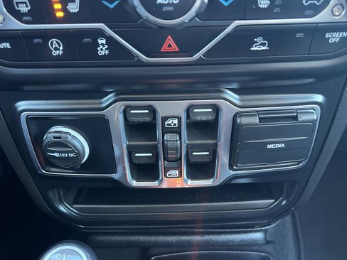 Used 2021 Jeep Wrangler Unlimited Sahara w/ Uconnect 4C Nav & Sound Group image 25