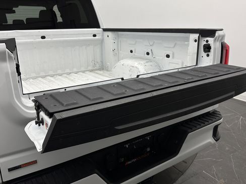Used 2025 GMC Sierra 1500 SLT RWD image 30