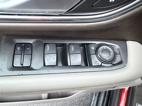 Used 2022 GMC Yukon SLT w/ SLT Luxury Package image 28