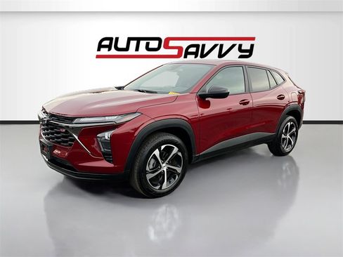 Used 2025 Chevrolet Trax RS w/ Driver Confidence Package image 3