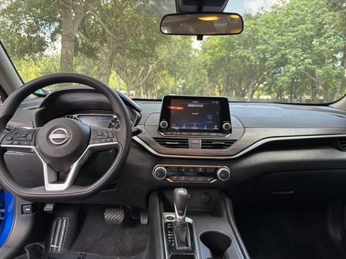 Used 2025 Nissan Altima 2.5 SV FWD image 33