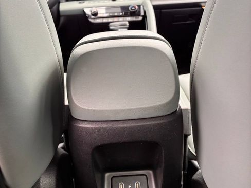 Used 2025 Hyundai Elantra Limited FWD image 13