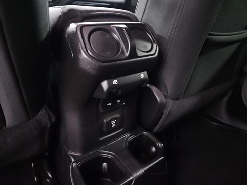 Used 2018 Jeep Wrangler Unlimited Sahara w/ Uconnect 4C Nav & Sound Group AWD/4WD image 13