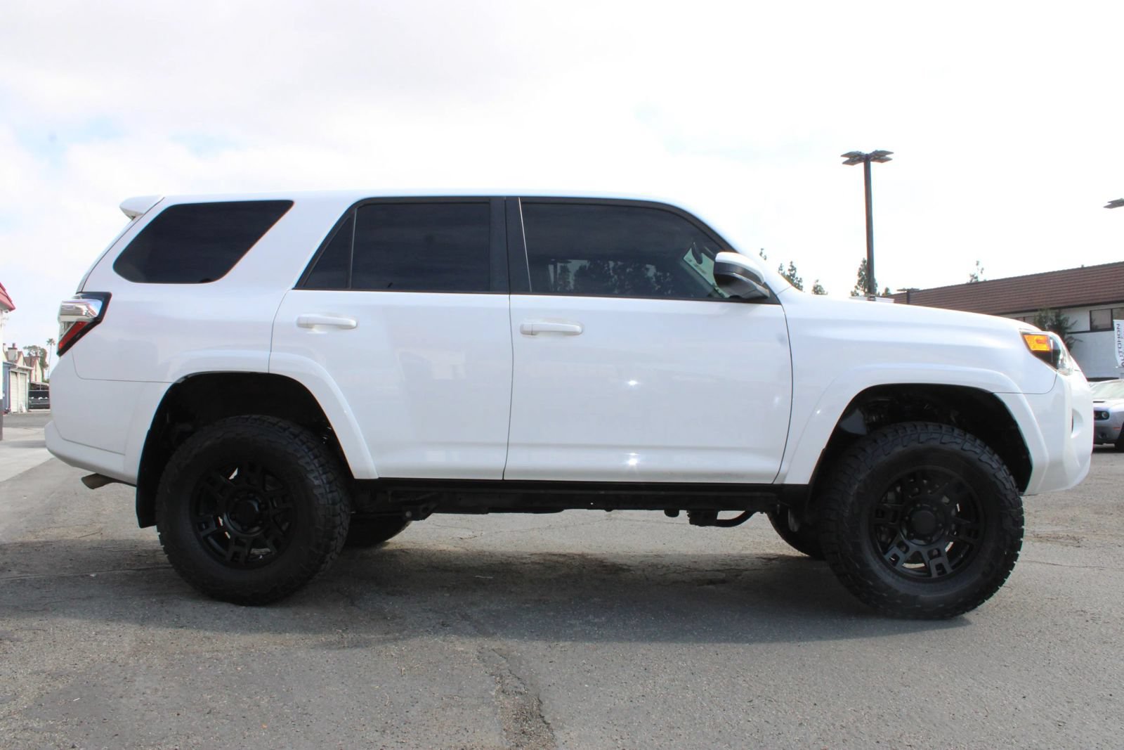 Used 2019 Toyota 4Runner SR5 AWD/4WD image 8