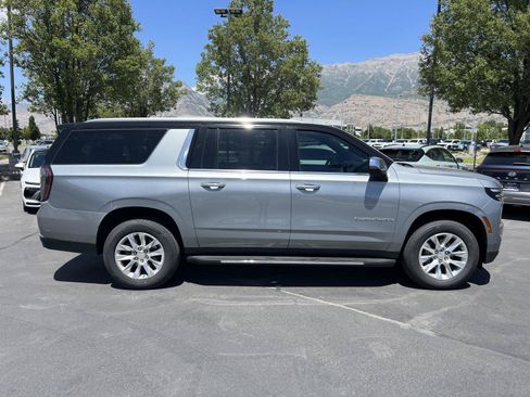 Used 2025 Chevrolet Suburban Premier AWD/4WD image 6
