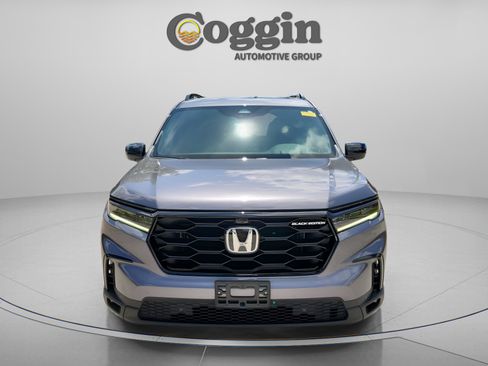 Certified 2025 Honda Pilot Black Edition image 9