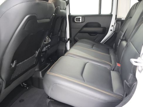 Used 2025 Jeep Wrangler Unlimited Sahara AWD/4WD image 8