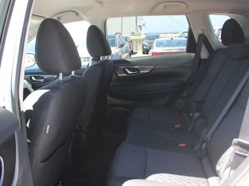 Used 2018 Nissan Rogue SV AWD/4WD image 23