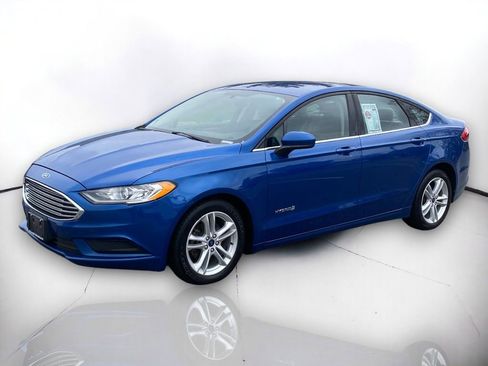 Used 2018 Ford Fusion S image 2