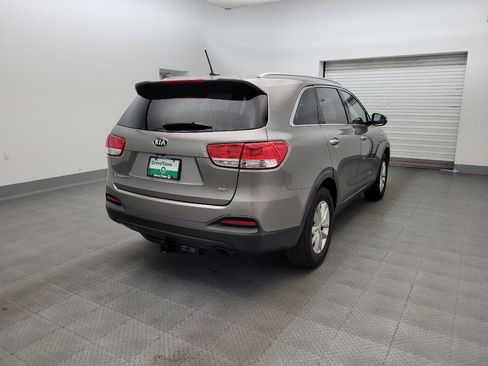 Used 2017 Kia Sorento FWD image 9
