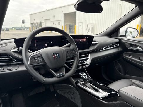 Used 2025 Buick Envista Avenir FWD image 12