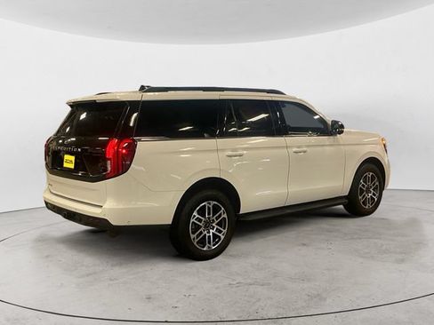 Used 2025 Ford Expedition Active AWD/4WD image 5