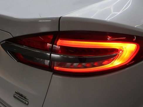 Used 2020 Ford Fusion SEL FWD image 38