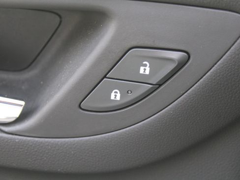Used 2023 Chevrolet Equinox RS FWD image 22