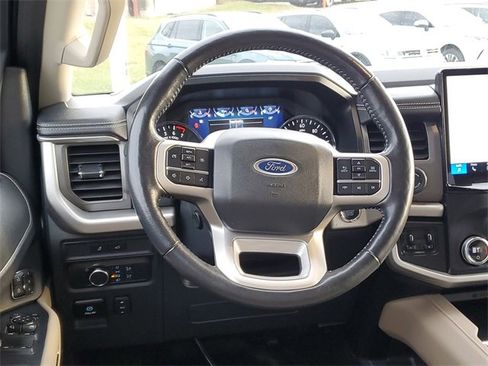 Used 2022 Ford Expedition XLT image 11