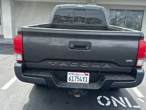 Used 2016 Toyota Tacoma TRD Sport RWD image 18