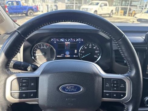 Used 2024 Ford Expedition XLT image 34