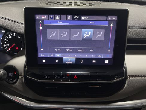 Used 2022 Jeep Compass Limited image 22