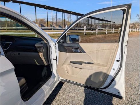 Used 2016 Honda Accord EX-L image 11