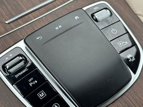 Used 2022 Mercedes-Benz GLC 300 image 32