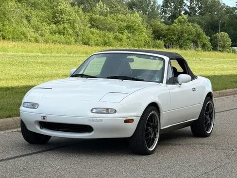 Used 1990 MAZDA MX-5 Miata RWD image 8