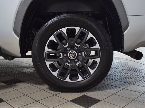 Used 2024 Toyota Tundra Limited AWD/4WD image 28