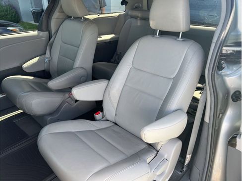 Certified 2017 Toyota Sienna XLE w/ XLE Navigation Package AWD/4WD image 7