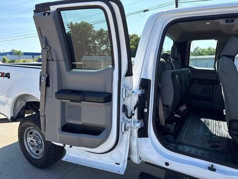 Used 2017 Ford F250 XL w/ Power Equipment Group AWD/4WD image 35