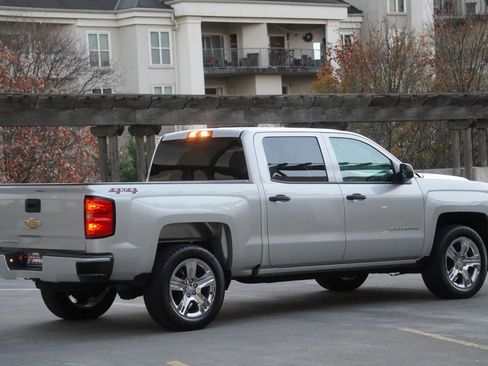 Used 2018 Chevrolet Silverado 1500 Custom w/ Custom Convenience Package image 32