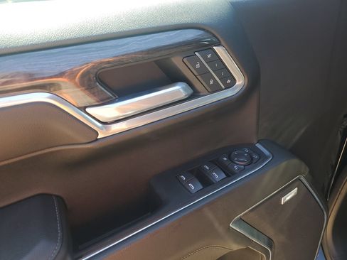 Used 2022 Chevrolet Silverado 1500 LTZ AWD/4WD image 30