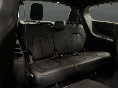 Used 2020 Chrysler Pacifica Touring-L w/ S Appearance Package image 33