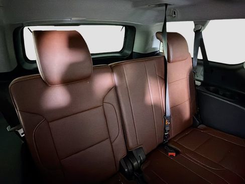 Used 2019 Chevrolet Suburban Premier w/ Premier Plus Edition AWD/4WD image 32