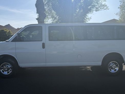 Used 2005 Chevrolet Express 3500 Extended Passenger RWD image 2
