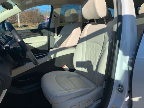 Used 2022 Buick Enclave Avenir w/ Avenir Technology Package image 12