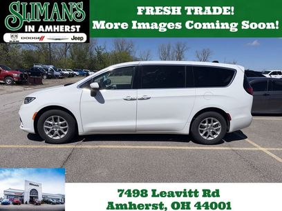 Used 2023 Chrysler Pacifica Touring-L