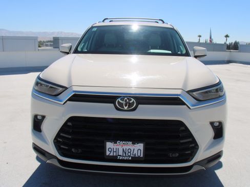 Certified 2024 Toyota Grand Highlander AWD image 7