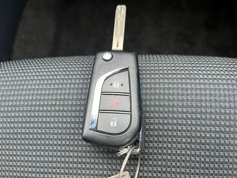 Used 2025 Toyota RAV4 LE image 22